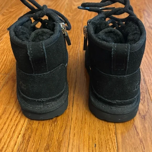 Toddler Ugg Neumel II boots - Picture 3 of 8
